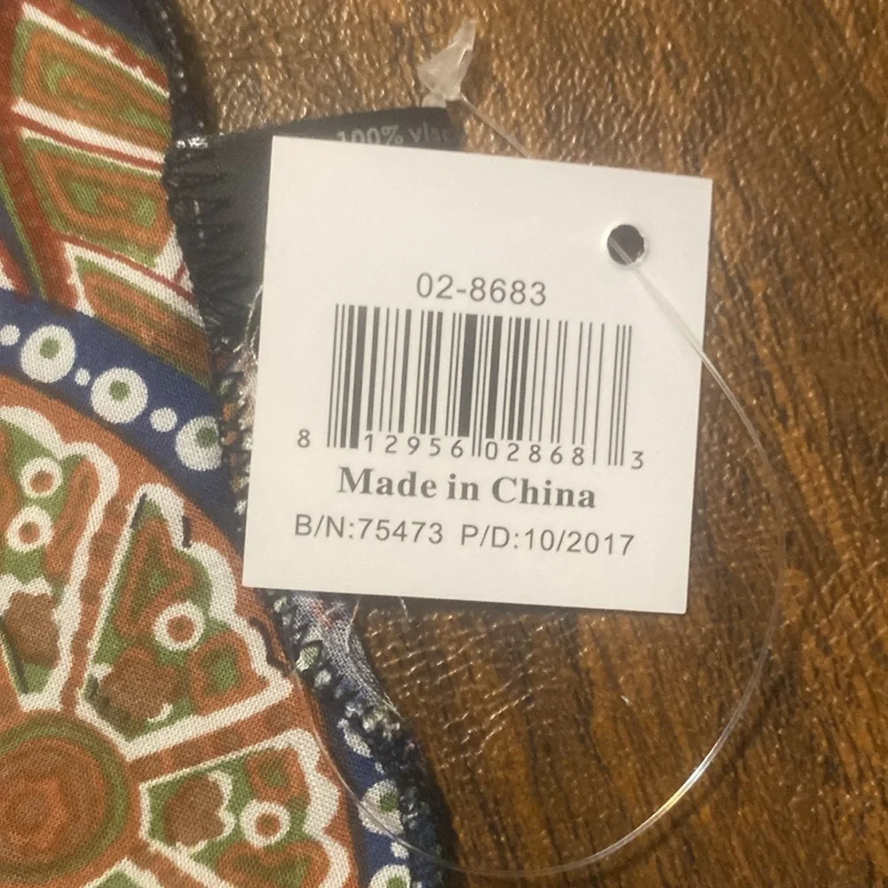 Poncho cover up. Lightweight. Great beachwear. 100% Viscose - Picture 4 of 4